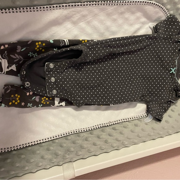 Carter’s Unicorn outfit - Picture 2 of 2